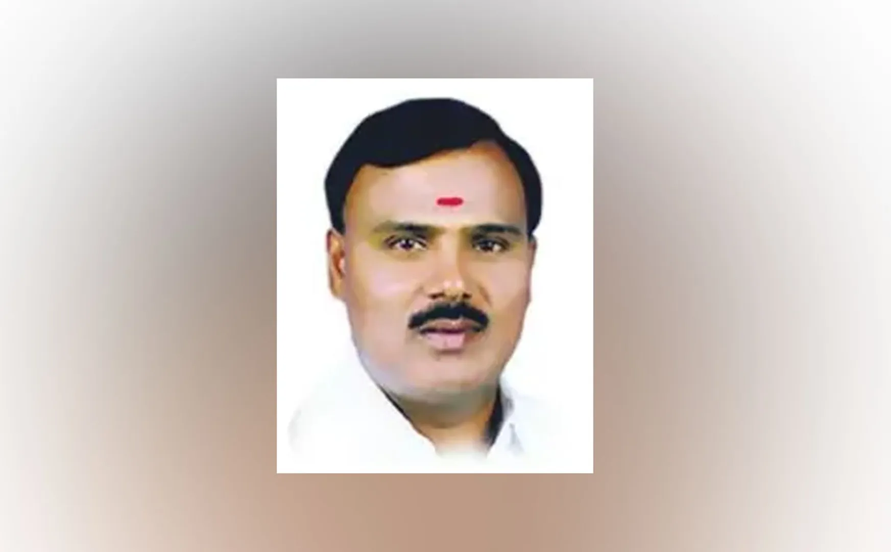 17 lakh rupees rolled out to buy government jobs; Complain about former Chief Minister's aide!